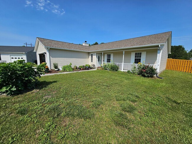 Foto del edificio - Well Maintained 3 Bed Home on Half an Acre!