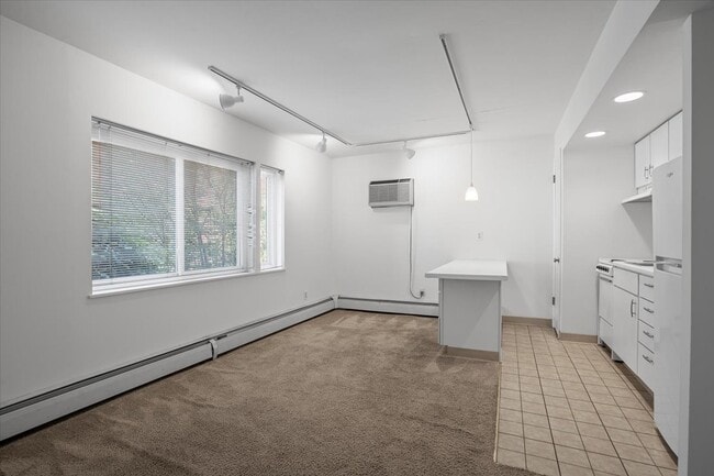 Building Photo - Franklin West Apartments, Leasing Office