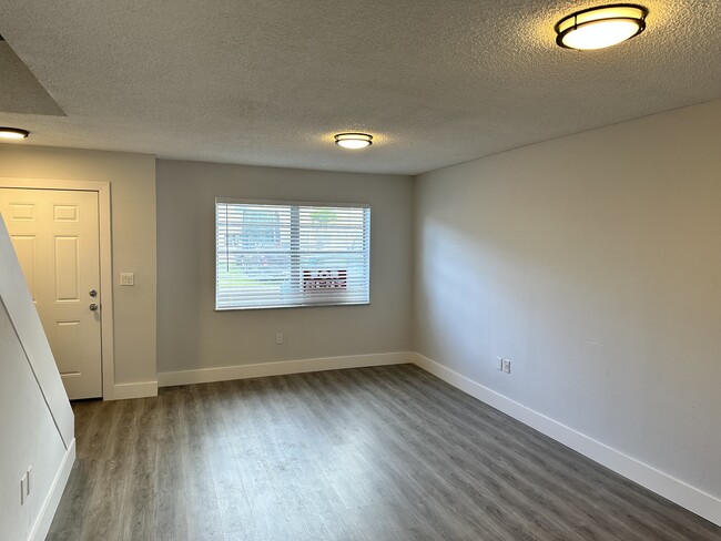 Building Photo - 470 NE 18th Ave