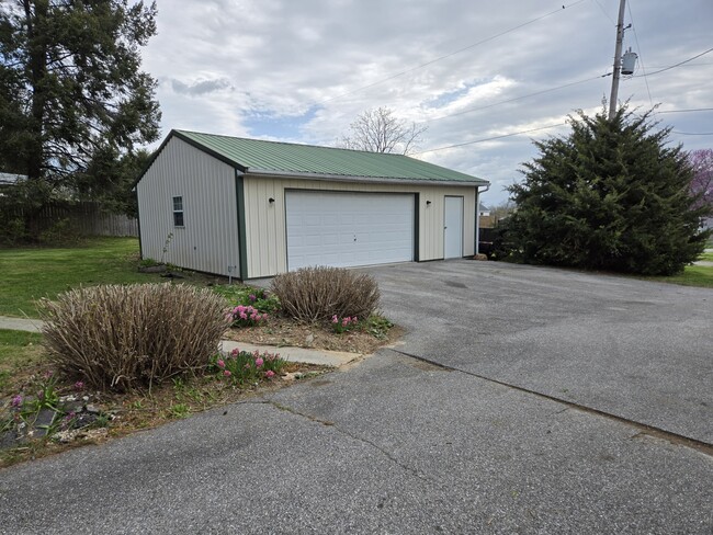 Building Photo - 1857 Westside Ln