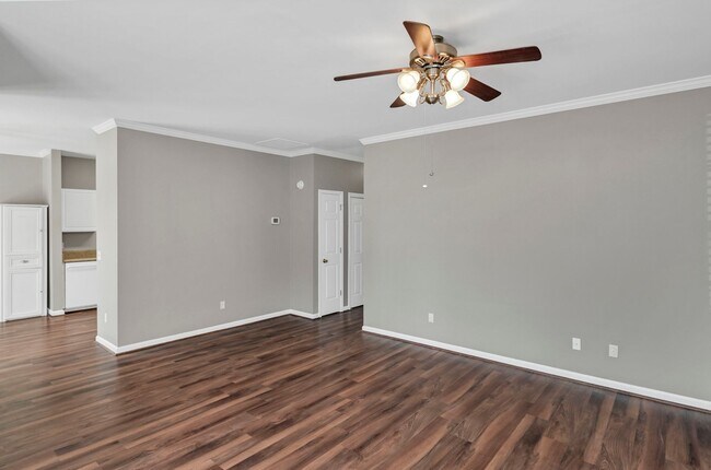 Building Photo - Low-Maintenance 2BR Home with Fenced Yard ...
