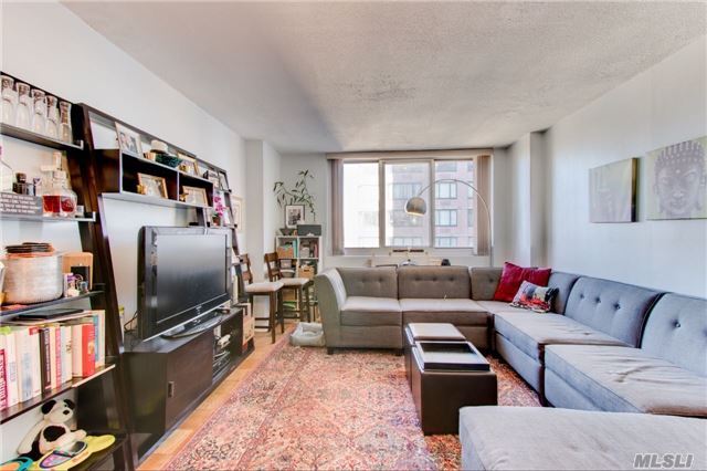 Building Photo - 345 E 93rd St