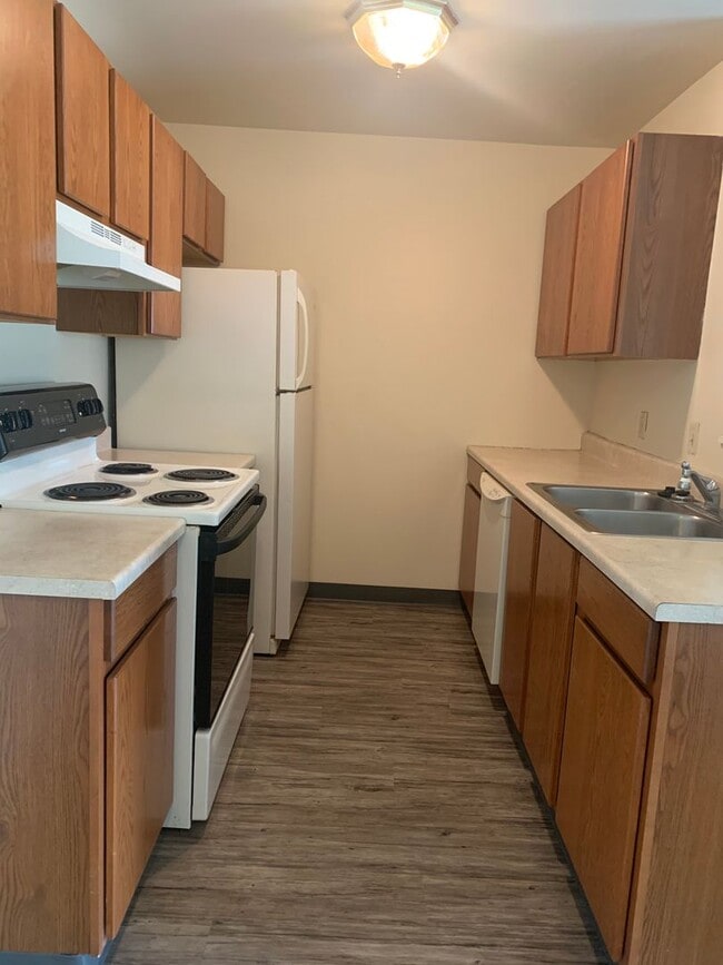Building Photo - Spacious Two Bedroom Apartment! Sparta Sch...