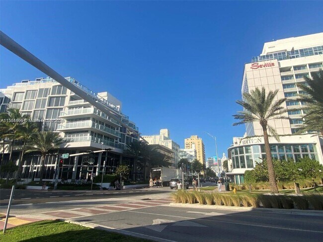 Building Photo - 2899 Collins Ave