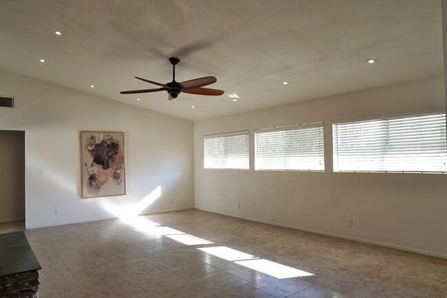 Building Photo - 53815 Avenida Carranza