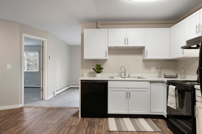 Building Photo - Hillcrest Place Apartments