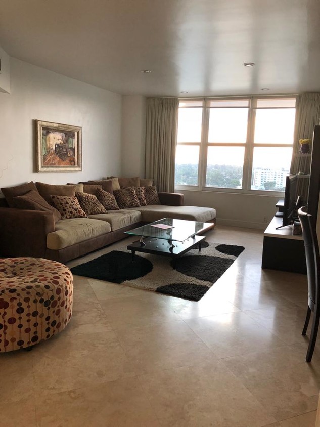 Primary Photo - 4747 Collins Ave