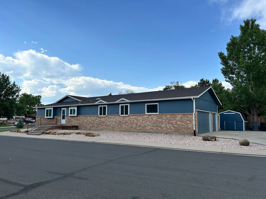 Foto principal - Spacious 3BR Duplex w/ Garage, Workshop, L...