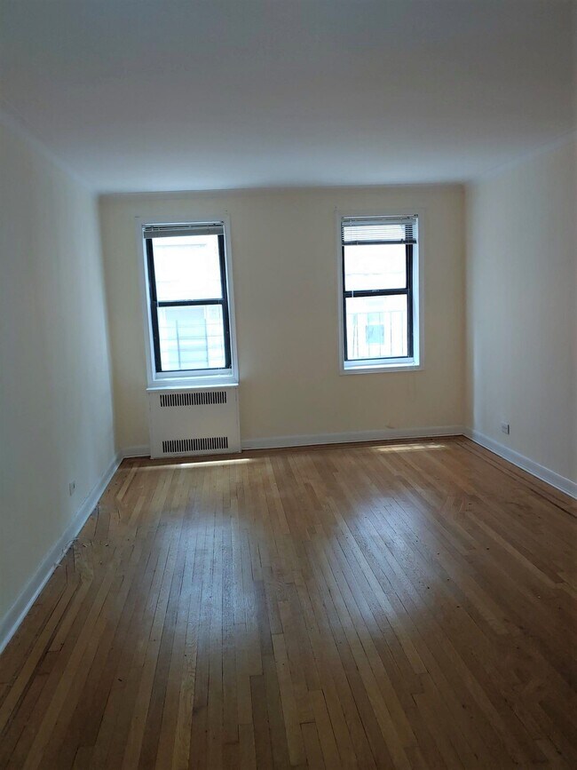 Building Photo - 65-44 Saunders St