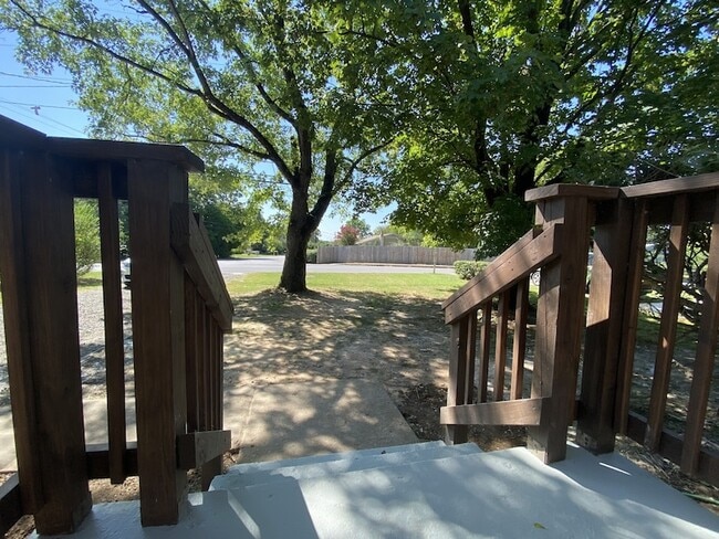 Building Photo - 3232 Hinkle Dr