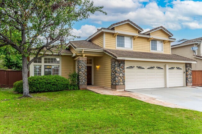 Foto del edificio - Beautiful & Spacious 4 bedroom home in Enc...