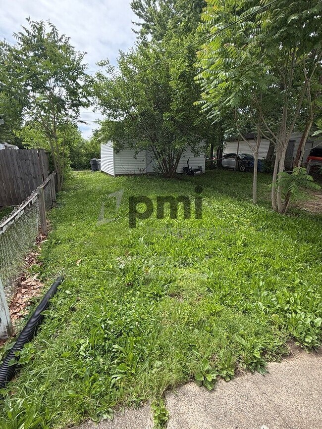 Foto del edificio - 1512 N Gladstone Ave