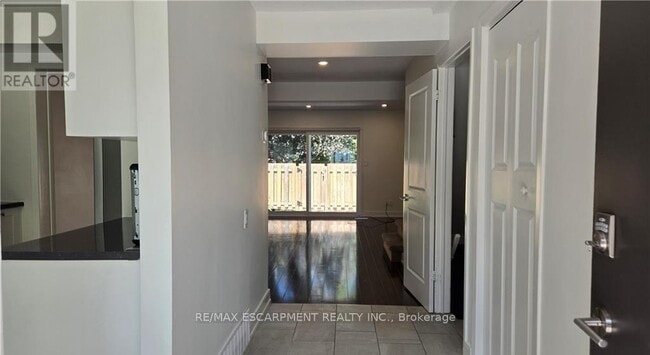 Photo du bâtiment - 77 Linwell Rd