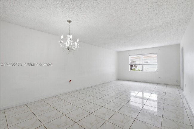 Foto del edificio - 19051 NE 2nd Ave