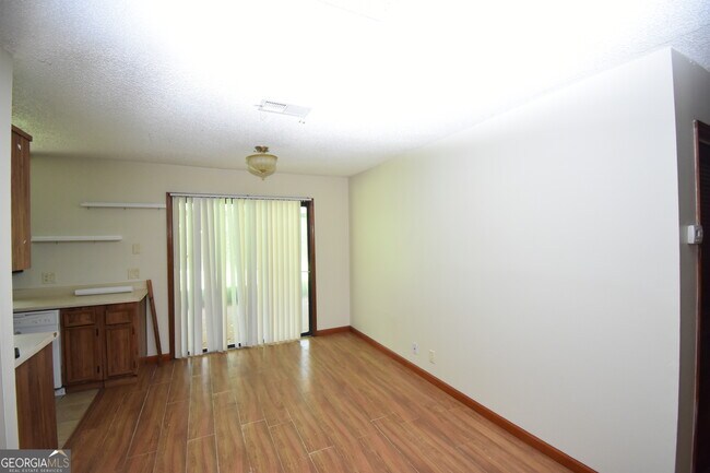 Foto del edificio - 102 Yorktown Rd