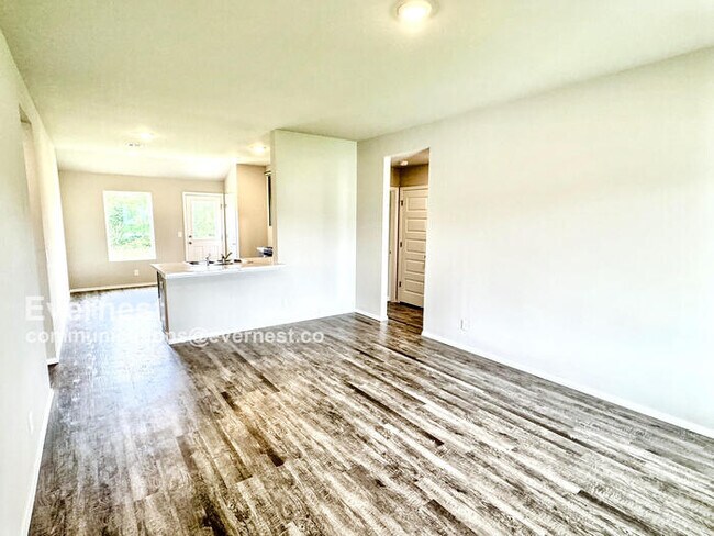 Foto del edificio - 8315 E Queens St