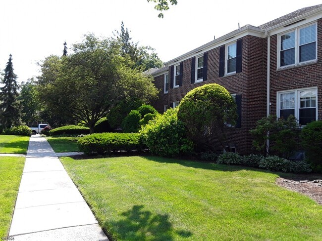 Building Photo - 101 Gates Ave