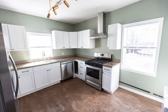 Building Photo - 304 Quigley St