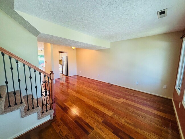 Building Photo - 530 Kamran Dr NW