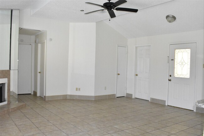 Building Photo - 7215 Caracas Dr