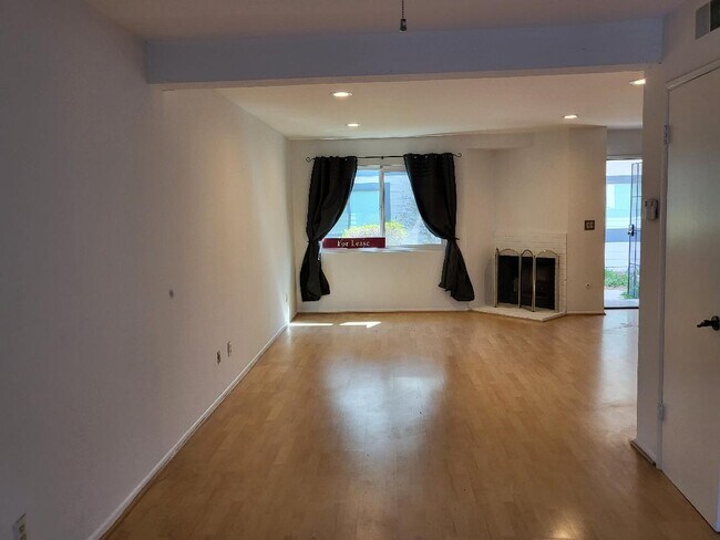 Foto del edificio - 19231 Sherman Way