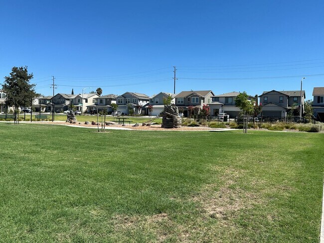 Foto del edificio - Newly Built in NW Visalia Coming soon!