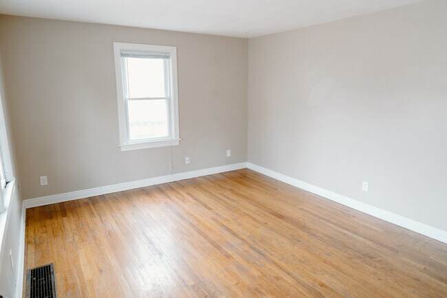 Building Photo - 5155 Pierce St