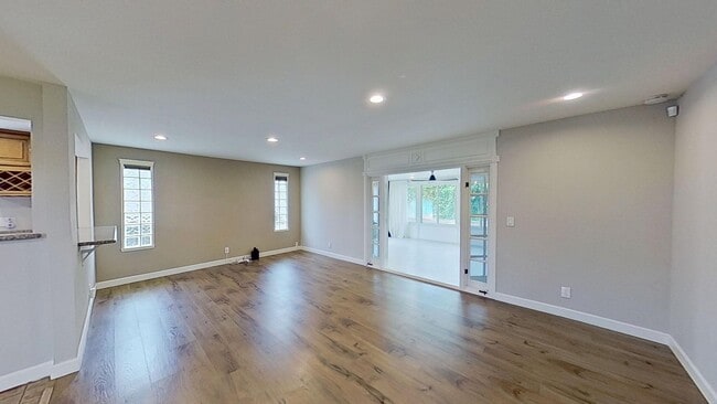 Building Photo - 14321 Riviera Dr