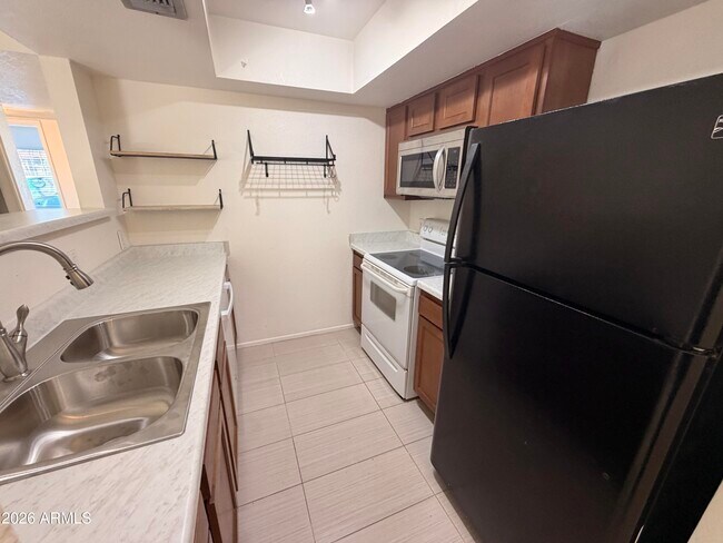 Building Photo - 616 S Hardy Dr