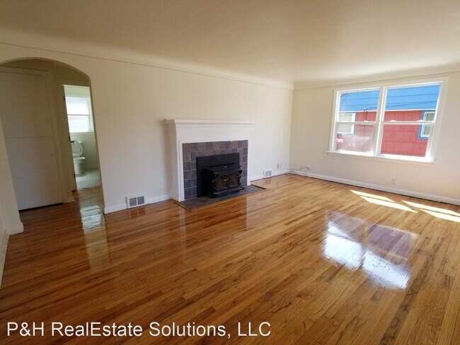 Foto del edificio - 4 br, 2 bath House - 202 M st SE