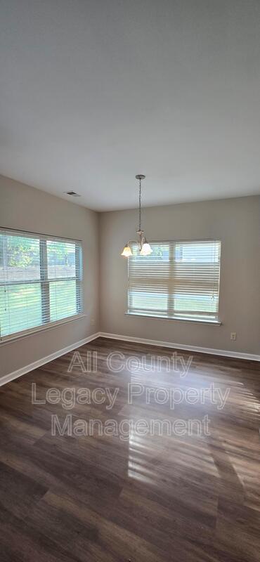 Foto del edificio - 676 Grenier Terrace NE