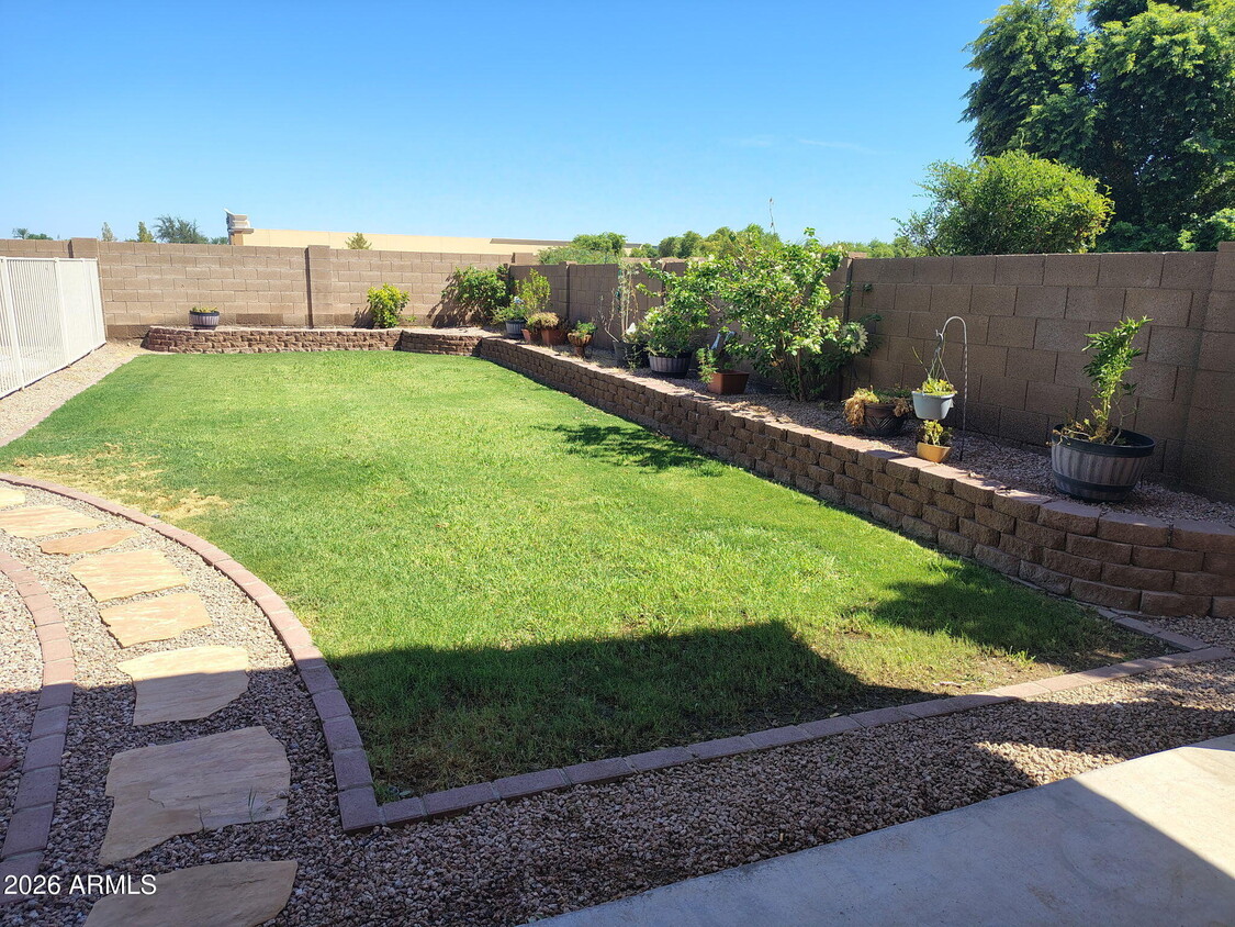 Building Photo - 3096 E Kingbird Pl