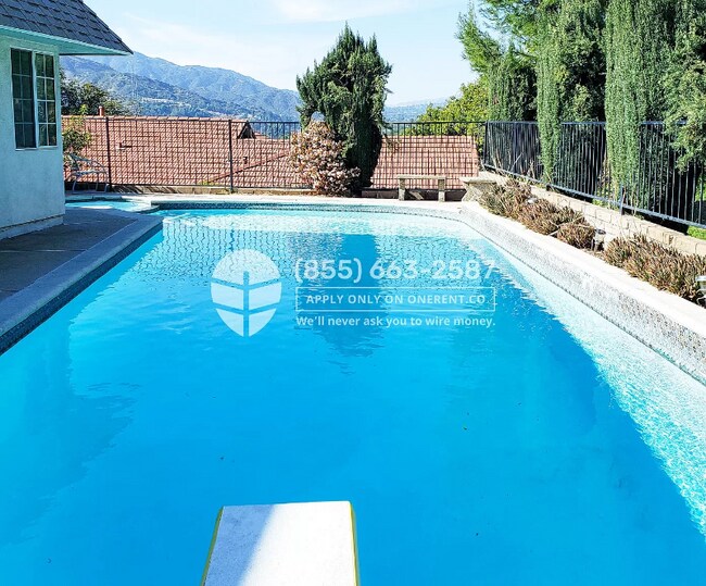 Foto del edificio - 2108 El Arbolita Dr