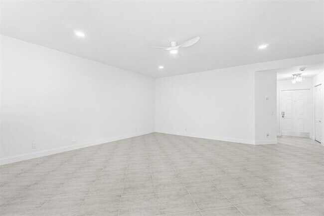 Building Photo - 6510 Via Regina