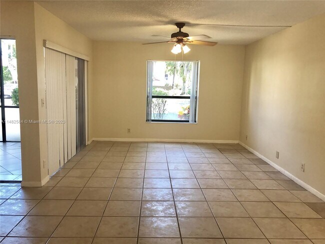 Foto del edificio - 3813 Cocoplum Cir