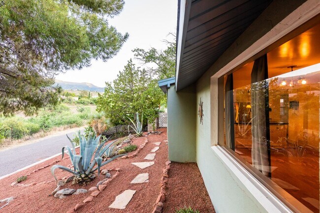 Building Photo - Stunning Turn of the 20th Century Home in ...