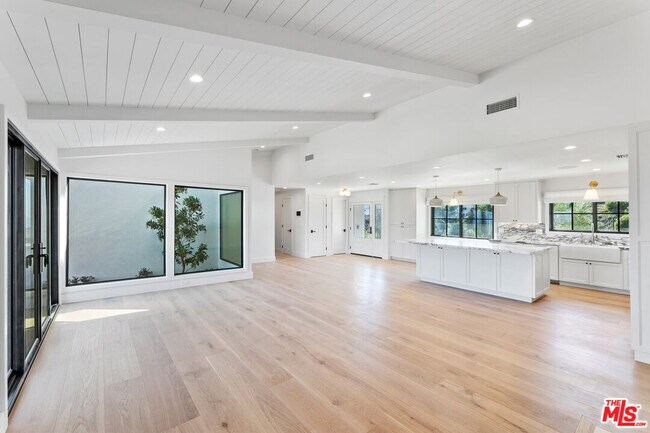 Foto del edificio - 6272 TAPIA Dr