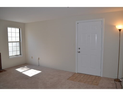 Building Photo - 7 Thoreau Ct