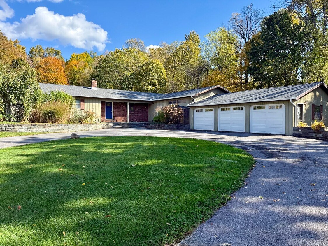 Foto principal - *AMAZING Sprawling Ranch Home*