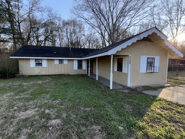 Photo - 5325 Queen Mary Ln House