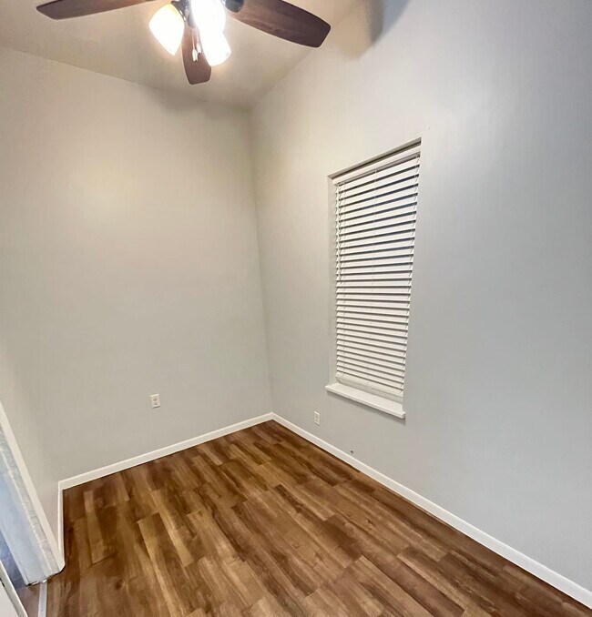 Foto del edificio - 1631 W 19th St