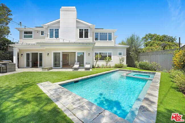 Foto del edificio - 11540 Clover Ave