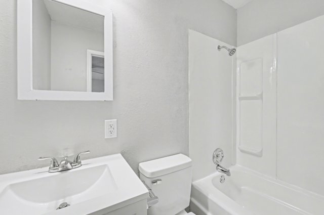 Foto del edificio - 1045 S Happy Hollow Rd