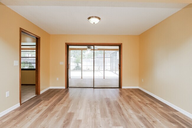 Foto del edificio - Spacious 3-Bedroom Home with Pool