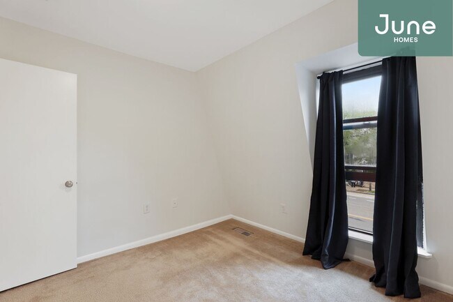 Building Photo - Full room in 5-bed/2.0-bath Home
