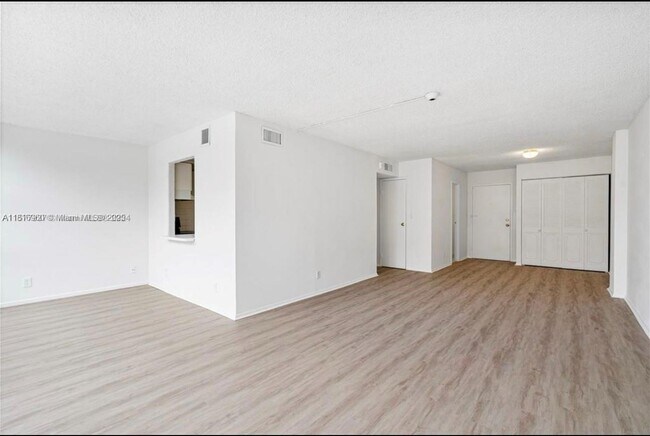Foto del edificio - 2001 Atlantic Shores Blvd