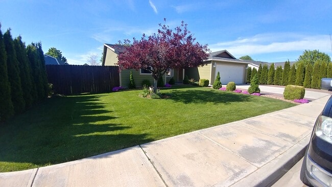 Building Photo - 4-Bed, 2-Bath Home Off Road 100 with Easy ...