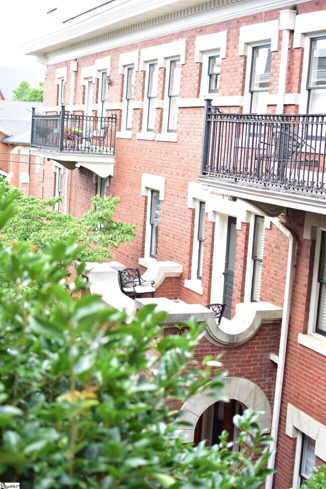 Foto del edificio - 400 E Washington St