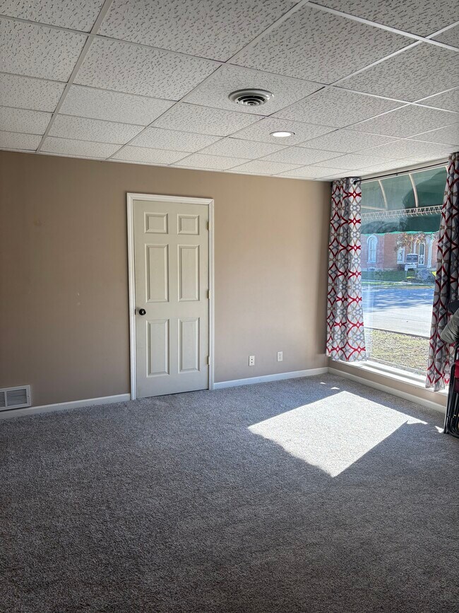 Sala de estar - 211 E Franklin Street