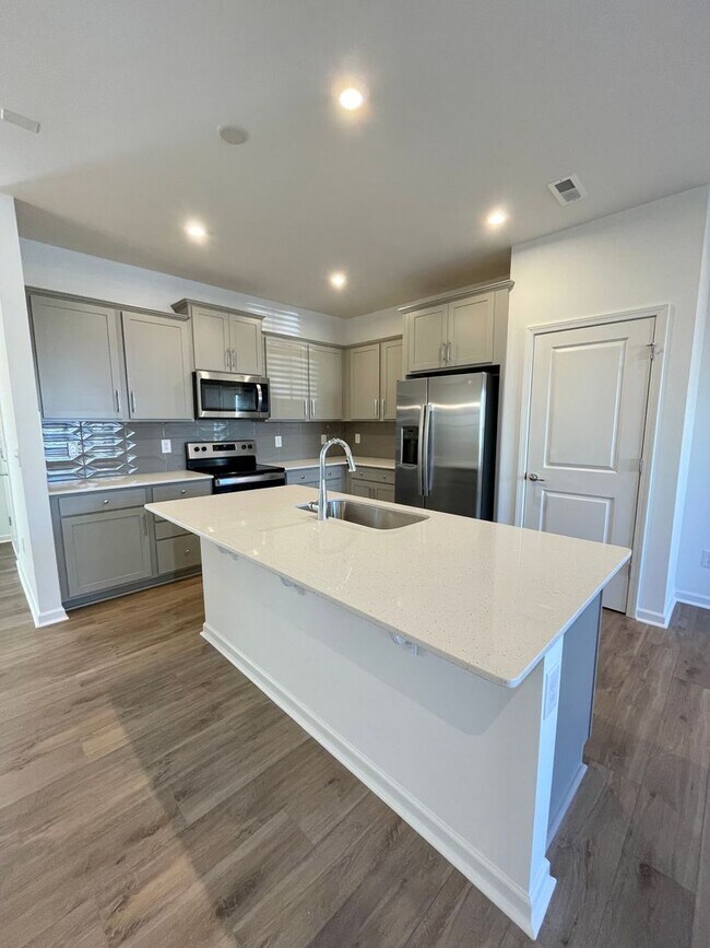 Building Photo - 3BR/2BA Townhome in Popular Pringle Towns